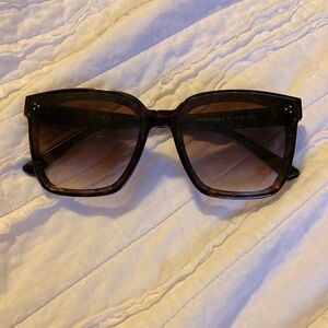 Jessica Simpsons Sunglasses